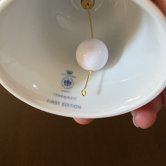 Christmas in Williamsburg First Edition Bell - Christmas in America Collection - Picture 5 of 6